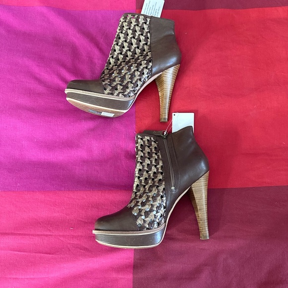 UGG Australia Maliha Woven Chocolate Brown Leather Ankle Boots Size 9 NEW - Picture 3 of 13